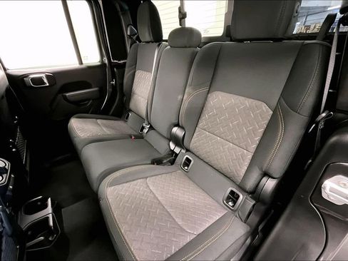 Used 2025 Jeep Gladiator Mojave image 22