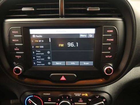Used 2021 Kia Soul LX FWD image 4