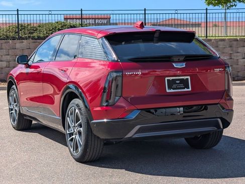 Certified 2025 Cadillac Optiq Sport 2 w/ LPO, Floor Liner Package AWD/4WD image 3