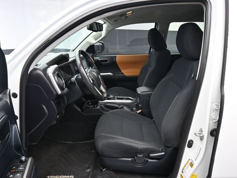 Used 2017 Toyota Tacoma SR5 image 11