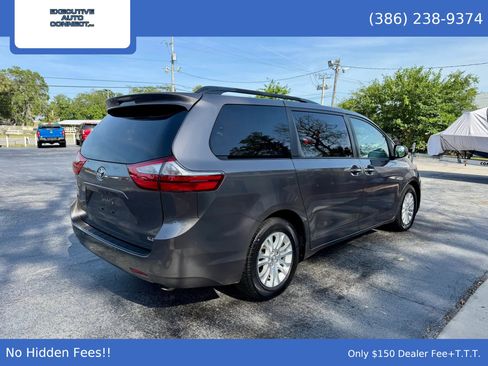 Used 2017 Toyota Sienna XLE Premium FWD image 5