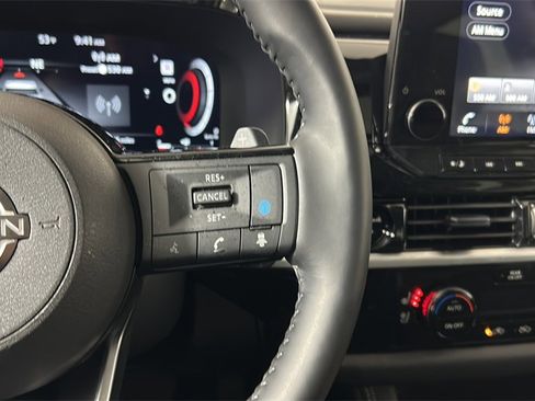 Used 2025 Nissan Pathfinder Platinum image 34