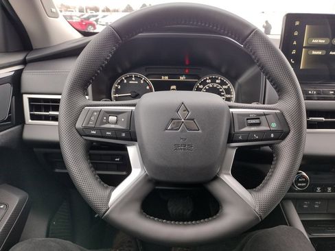 New 2026 Mitsubishi Outlander SE image 6