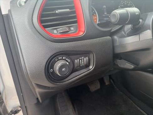 Used 2016 Jeep Renegade Trailhawk AWD/4WD image 19