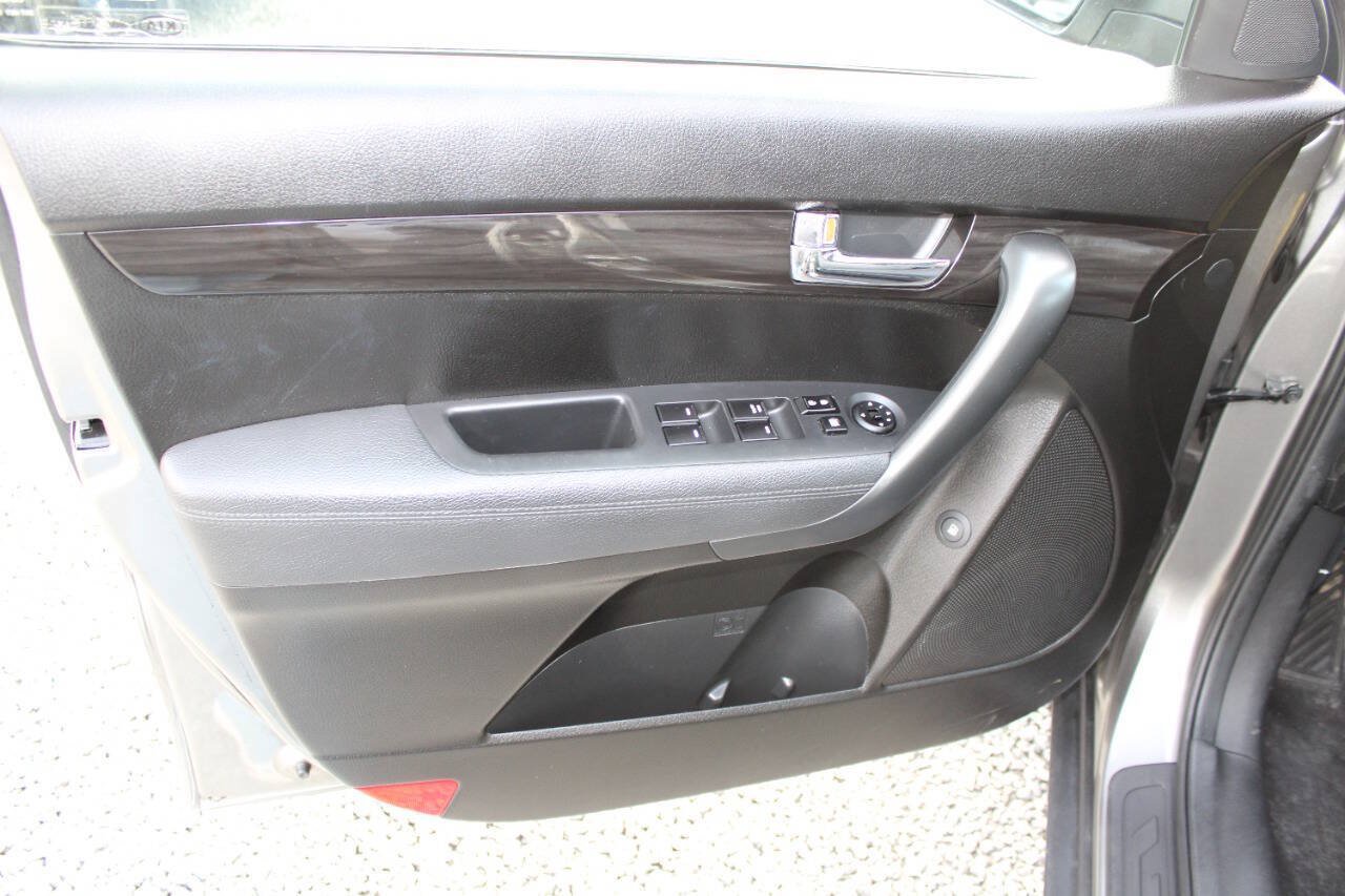 Used 2013 Kia Sorento LX FWD image 19