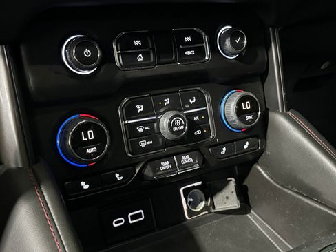 Used 2021 Chevrolet Suburban RST image 29