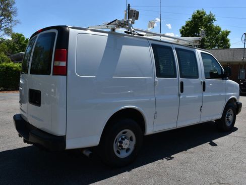Used 2015 Chevrolet Express 2500 image 3