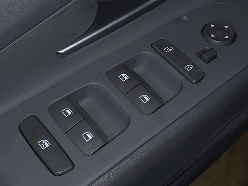 Used 2025 Hyundai Elantra SEL FWD image 27