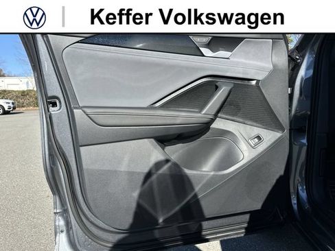 New 2026 Volkswagen Tiguan SE R-Line FWD image 14