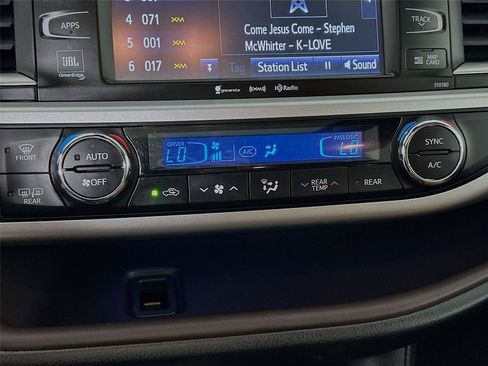 Used 2017 Toyota Highlander Limited AWD/4WD image 9