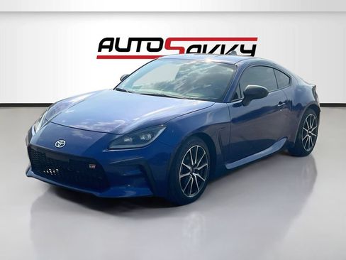 Used 2023 Toyota GR86 RWD image 3