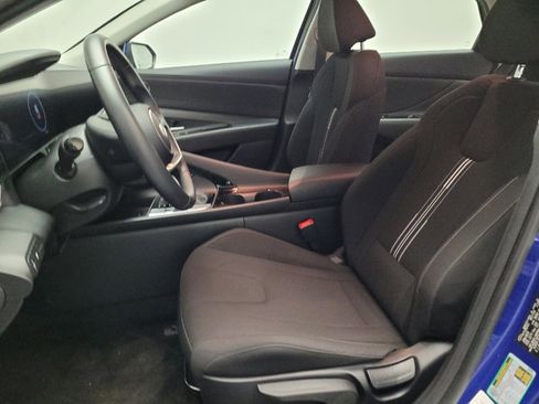 Used 2025 Hyundai Elantra SEL image 17