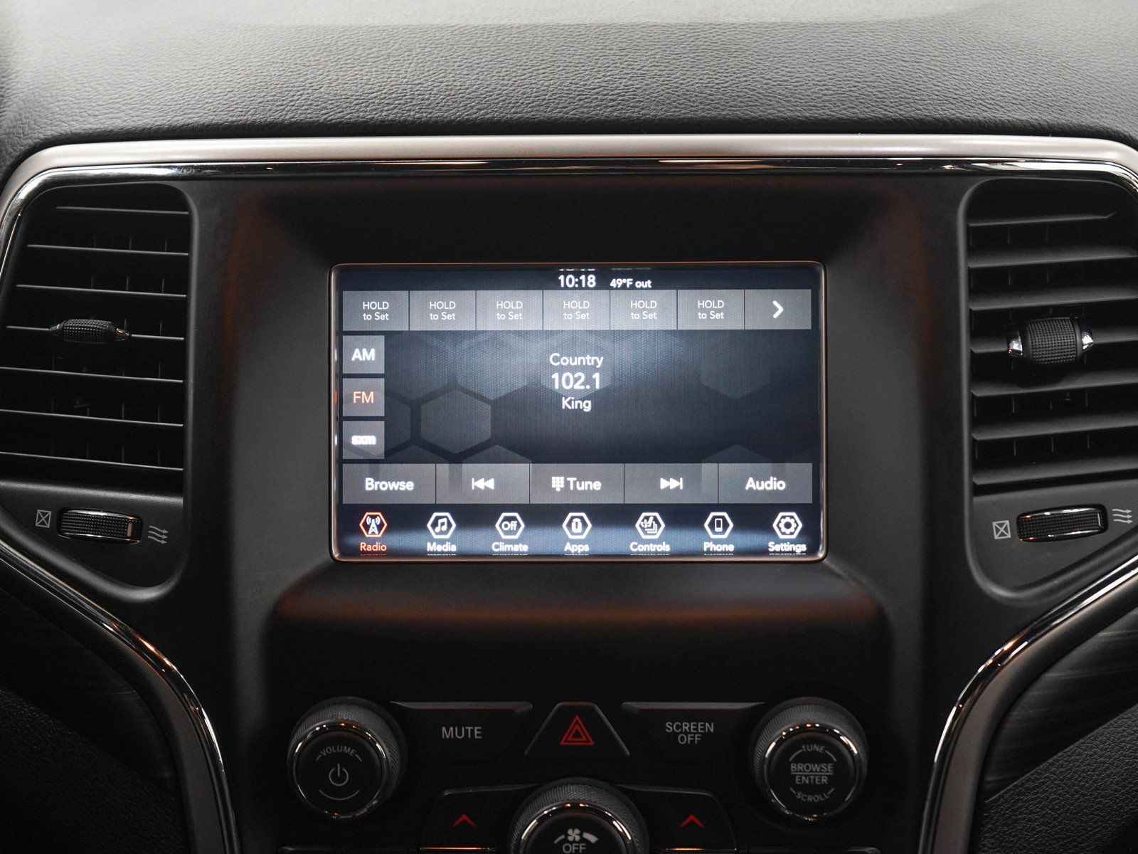Used 2021 Jeep Grand Cherokee Laredo AWD/4WD image 15