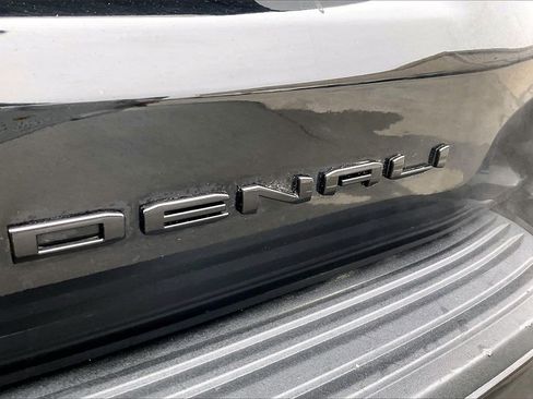 Used 2023 GMC Yukon Denali w/ Denali Reserve Package image 24