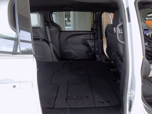New 2026 Chrysler Pacifica Select FWD image 38