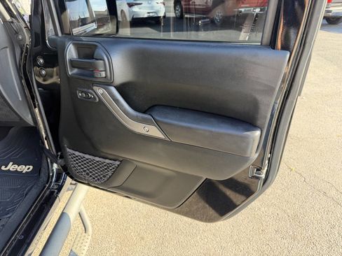 Used 2018 Jeep Wrangler Unlimited Sport S AWD/4WD image 19