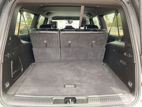 Used 2024 Jeep Wagoneer L Series II RWD image 5