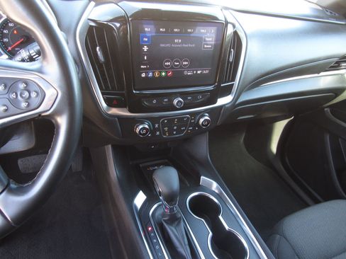 Used 2023 Chevrolet Traverse LT AWD/4WD image 18