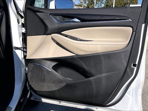 Used 2019 Buick Enclave Essence image 23