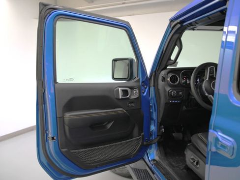 Used 2024 Jeep Wrangler Unlimited Sahara w/ Technology Group image 15