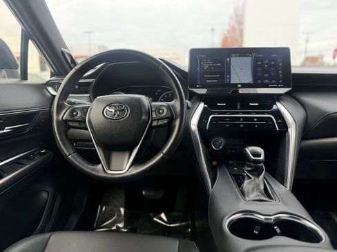 Certified 2022 Toyota Venza XLE image 24