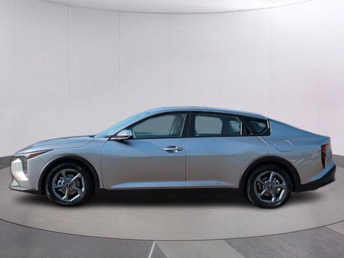 Used 2025 Kia K4 FWD image 2
