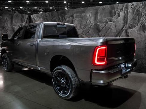 New 2025 RAM 2500 Laramie AWD/4WD image 17