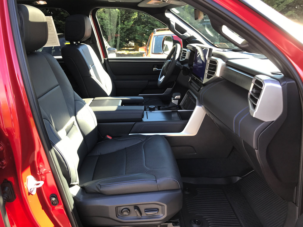 Certified 2025 Toyota Sequoia Platinum AWD/4WD image 32