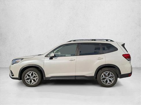 Used 2023 Subaru Forester Premium image 4