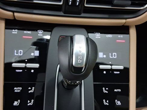 Used 2026 Porsche Macan image 30