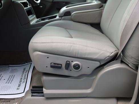 Used 2005 Chevrolet Silverado 3500 LT w/ Heavy-Duty Power Package image 7