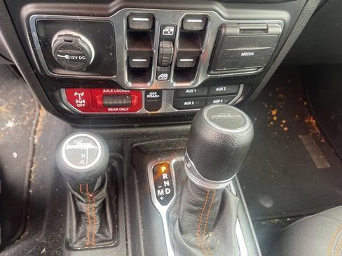 Used 2021 Jeep Gladiator Mojave image 16