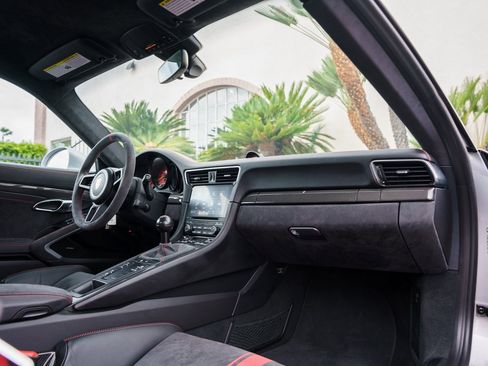 Used 2018 Porsche 911 GT3 image 19