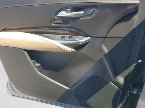 Used 2025 Cadillac XT4 Premium Luxury image 32