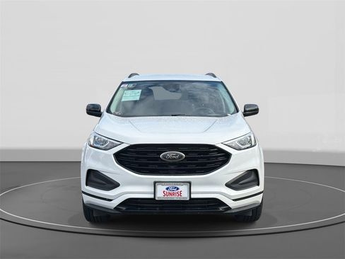 Used 2022 Ford Edge SE w/ Black Appearance Package image 3