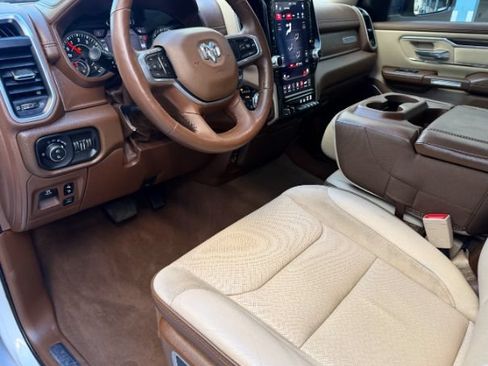 Used 2019 RAM 1500 Laramie AWD/4WD image 12