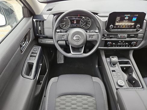 New 2025 Nissan Pathfinder S image 9