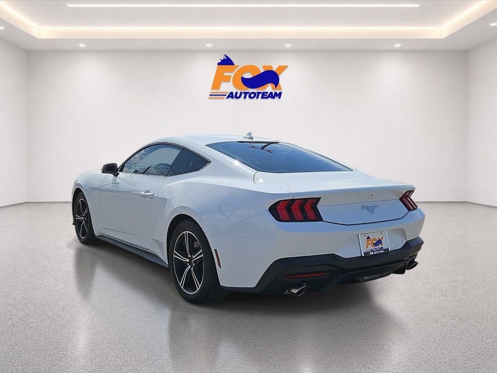 Used 2024 Ford Mustang Coupe RWD image 3