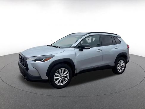 Used 2025 Toyota Corolla Cross LE image 8