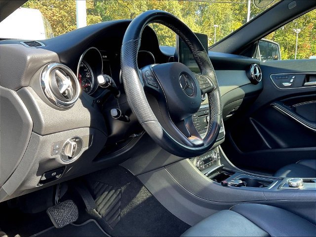 Used 2019 Mercedes-Benz GLA 250 4MATIC image 19