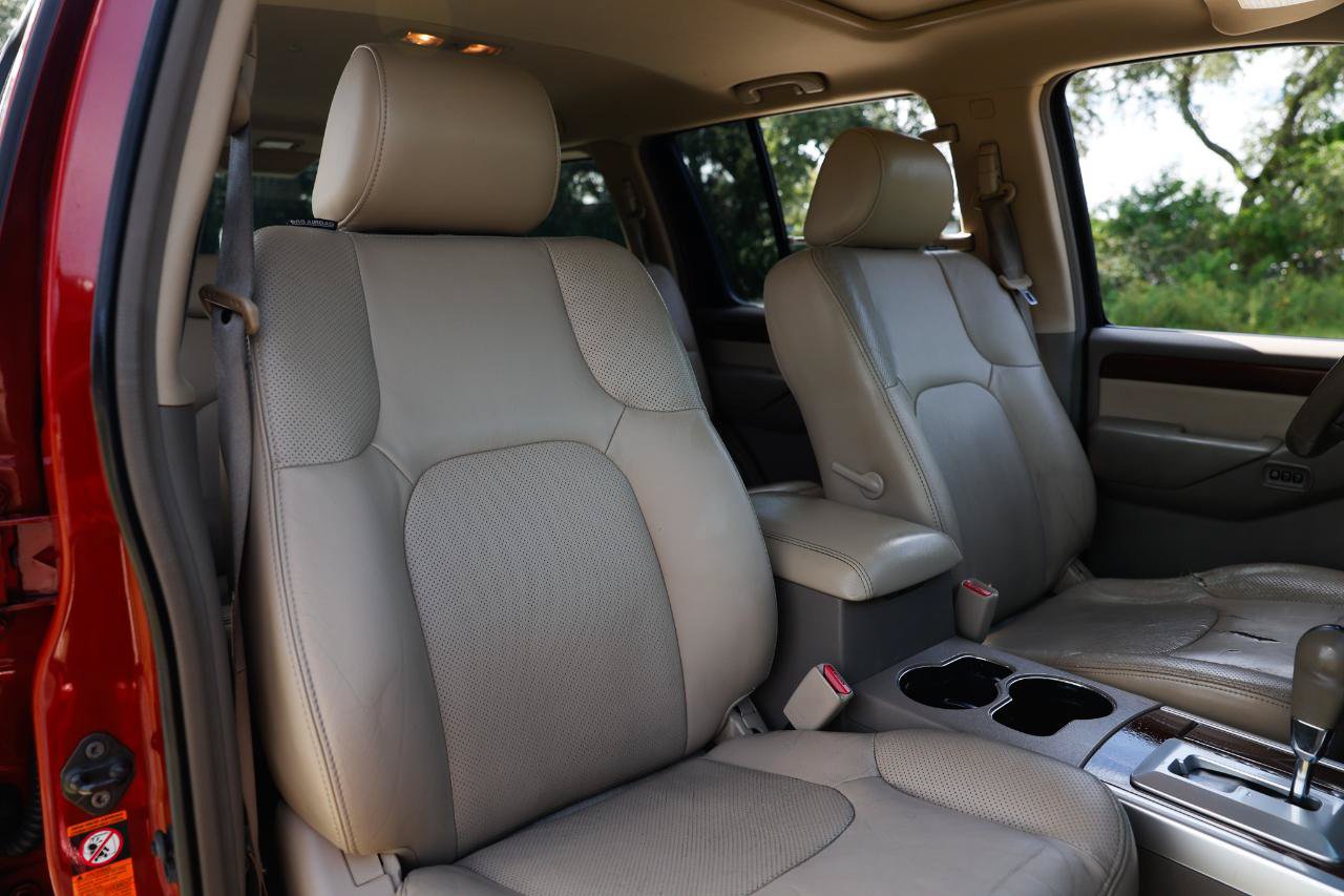 Used 2009 Nissan Pathfinder LE AWD/4WD image 16