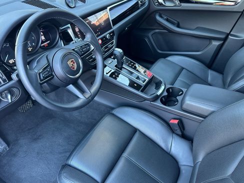Used 2025 Porsche Macan AWD/4WD image 4