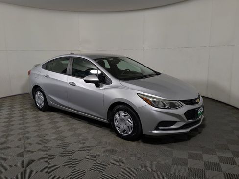 Used 2018 Chevrolet Cruze LS image 11