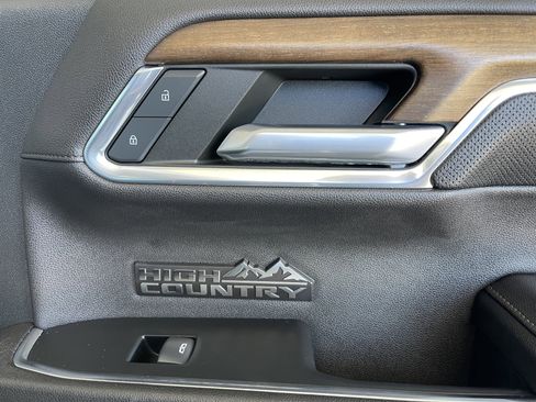 Used 2023 Chevrolet Silverado 1500 High Country w/ High Country Premium Package AWD/4WD image 14