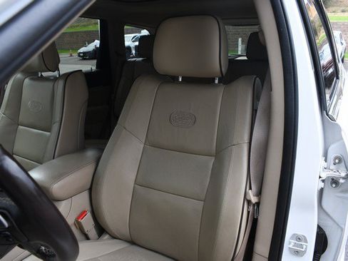Used 2017 Jeep Grand Cherokee Overland w/ Jeep Active Safety Group AWD/4WD image 17
