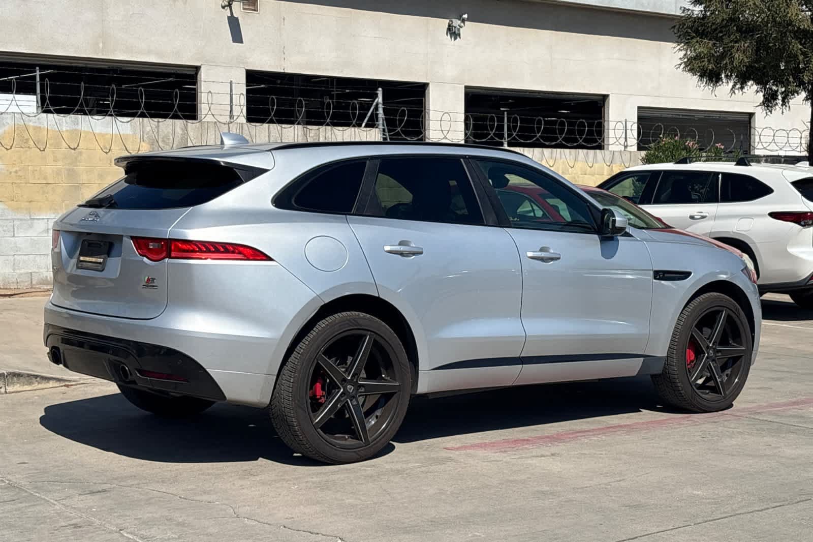 Used 2018 Jaguar F-PACE S AWD/4WD image 3