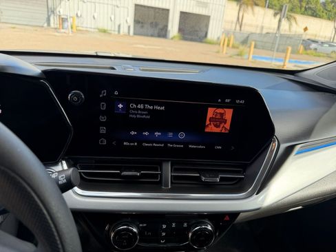 Used 2025 Chevrolet Trax LT image 21