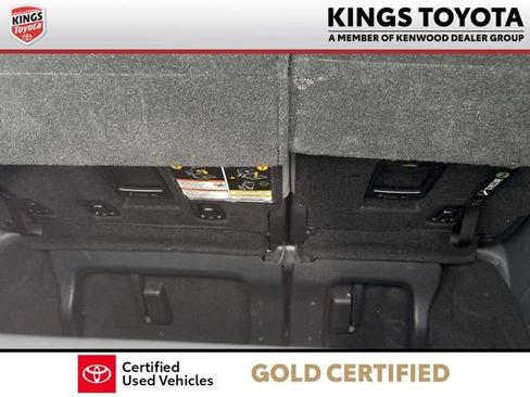 Used 2021 Toyota Sienna XLE w/ XLE Plus Package image 9