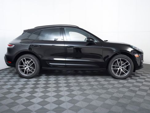 Certified 2025 Porsche Macan image 9