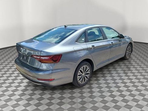 Used 2019 Volkswagen Jetta SE w/ Cold Weather Package FWD image 4